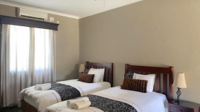 Stoney's Country Hotel